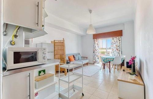 Only 10 min from Lisbon city centre, 15 min driving from the beaches! - Photo 2