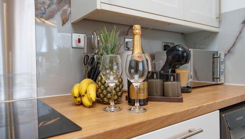 Stylish 3 Bedroom Sea View Apartment -Free Parking- Sleeps 9 - Foto 4