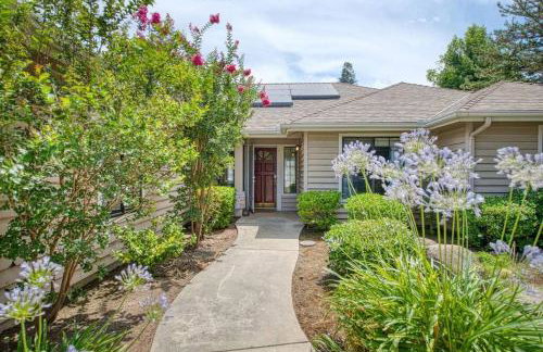 Stylish 3BR/2BA Retreat w/ Pool! Dream Getaway - Foto 37