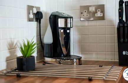 Penthouse - Amazing City Skyline Views - Balcony - FREE extra 2 hours - FREE Parking - Utilita Arena - Bullring Shopping - New St Station- Super King Size Bed - Foto 79