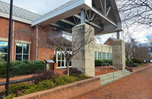 Book Now! 8-Min to Metro - King Bed- Old Town Central Retreat - Floyd's Freedom - - Foto 15