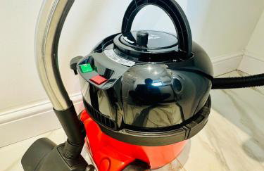 Luxury 5BR Stay With City Access - Photo 25