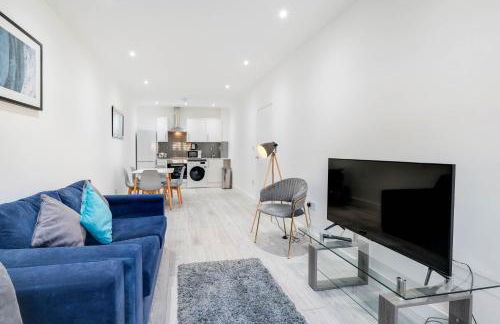 Luxurious 1 Bed Serviced Apartment with Wi-Fi - Photo 39