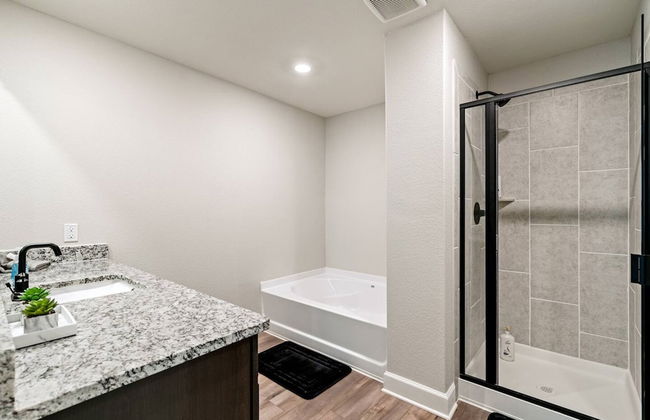 Perfect Home for Families Displaced by Insurance - Foto 26