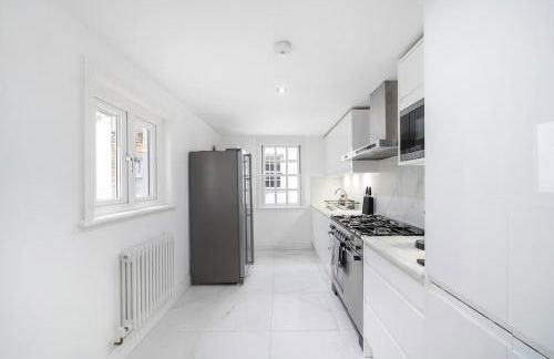 New stylish 3-Bed Pimlico House near Big Ben - Photo 24