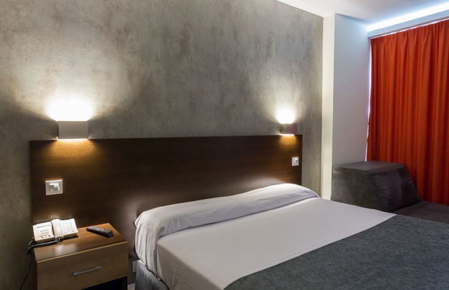 Apartamentos Recoletos - Photo 21