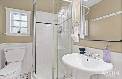 East Austin 2BR 1BA w Patio and Grill, Pet-Friendl Walk to 6th By Austin Vacay - Foto 22