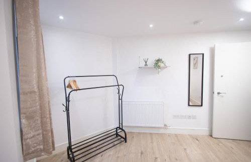 Midland Apartment I 1-min walk to town centre & station I 8-mins to airport I private balcony - Foto 14