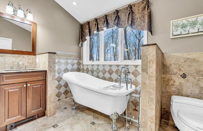 Cozy Private Home W Fireplace Outdoor Kitchen - Photo 7