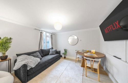 Modern 1BR - 10 Min Walk to Gravesend Station - Foto 1