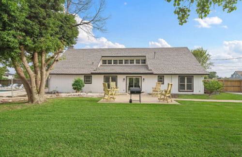 Sprawling estate with private pool and game room and guest house - Foto 45