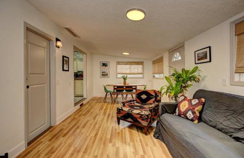 Sunset Home perfect for extended stays with fully fenced in yard, designated office, two living rooms, located across from Boise Foothills and close to Bogus Basin in Boise's North End - Photo 10