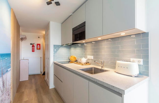 Stylish Couples' Retreat - Photo 3