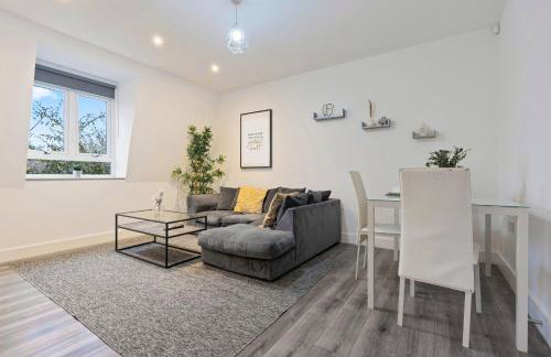 Stylish Two Bedroom Apartment - Secure Parking & Balcony 9MC - Photo 7