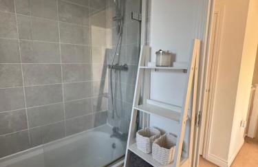 Modern & Spacious 3-Bedroom Home in Dartford, Ideal for Families, Groups and Contractors - Photo 13