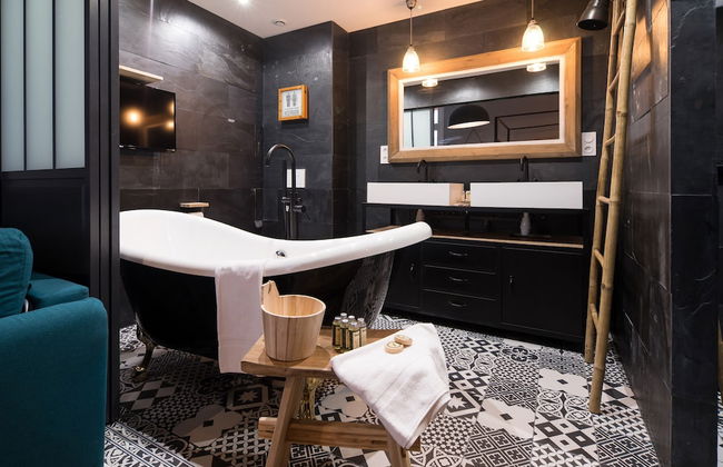 The Royal Elysée Suite - Photo 19