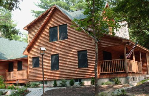 Upscale Fryeburg Cabin Hot Tub and Billiards Table! - Foto 18