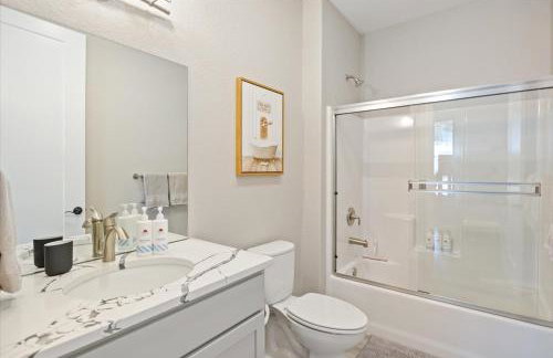 Lakefront Topsider Condo w/ Boat Slip, 2 Pools & Large Deck - Foto 44