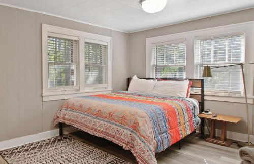 Bohemian Bungalow Pac-Man, walk downtown, pet friendly - Foto 46