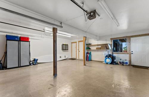 Luxury Lakeview Retreat - Hot Tub, SUP, Sauna & More! - Foto 59