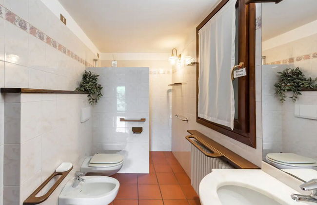 Comfortable House - Garden and Parking - Photo 17