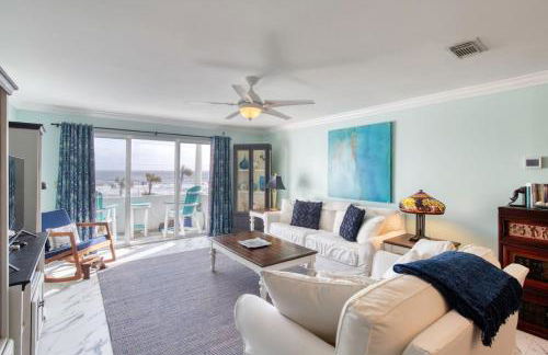 Oceanfront Elysium with a pool - Photo 15