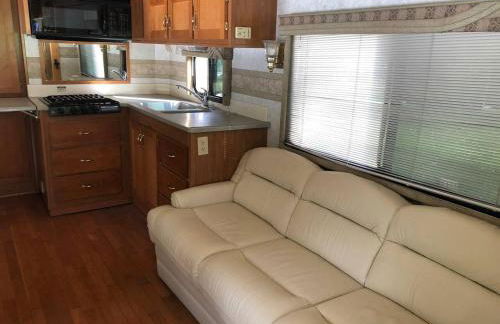 Private 1-bedroom RV, direct bus to NYC Manhattan only 2 blocks away, MetLife Stadium FIFA World Cup 25 minutes away - Foto 1