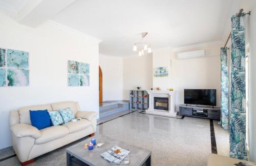 Villa Casa Castelo - Refúgio com piscina aquecível e BBQ na Galé, Albufeira - Foto 18