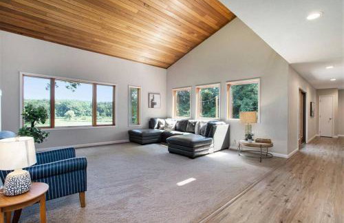 Smitten in da Mitten - 18 acres, Arcades, High Spd Web, Hot Tub, Pond! - Foto 53