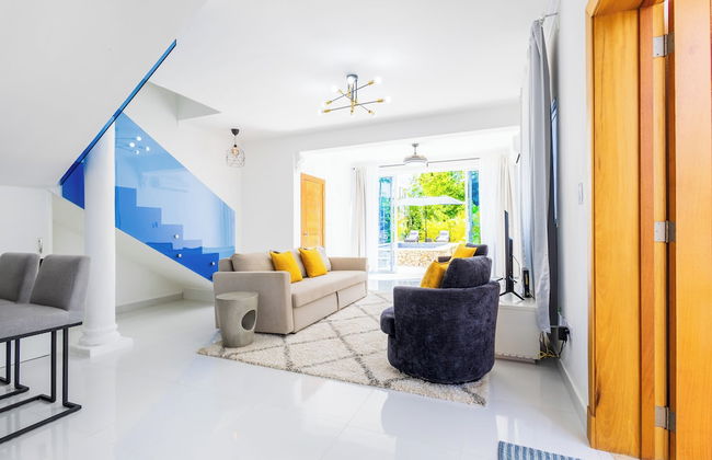 3-BR Villa with Pool & Rooftop Jacuzzi - Foto 33