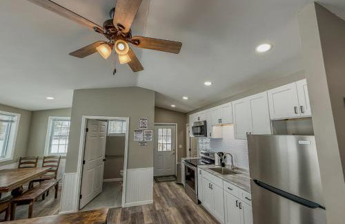 Lakeside Lodge- Newly Renovated Cabin on Black Lake - Foto 15