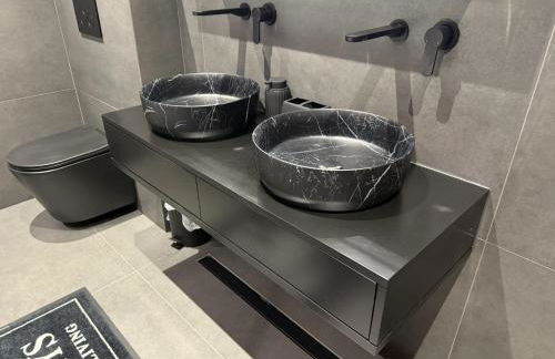 SK Stays Modern Luxury Home With Jacuzzi Bath & Cinema Room - Foto 13