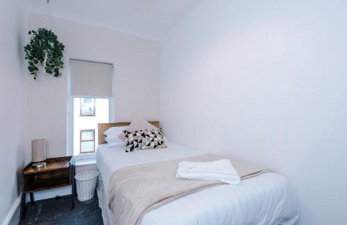 Oxford House by YourStays - Cosy Home in the Suburb of May Bank - Foto 37