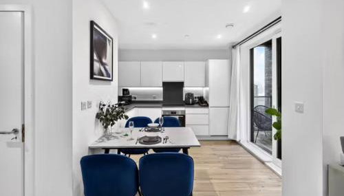 Penthouse with O2 Arena View, Free Parking & Portable AC - Foto 2