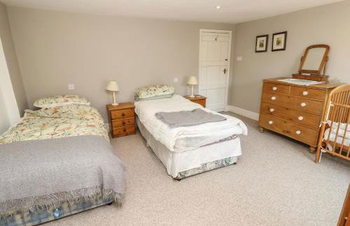 Guildford Farmhouse - Photo 31