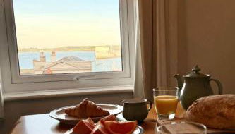 Fabulous High Street Townhouse With Stunning Views & Parking at 'Eagles Nest' - Foto 1