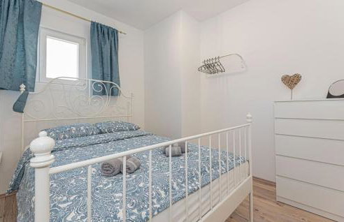 Nice Apartment In Danilo With Wifi - Photo 19