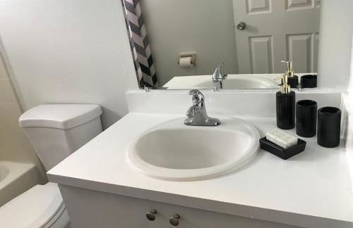 10min to Disney parks new condo free wifi & pool - Foto 20