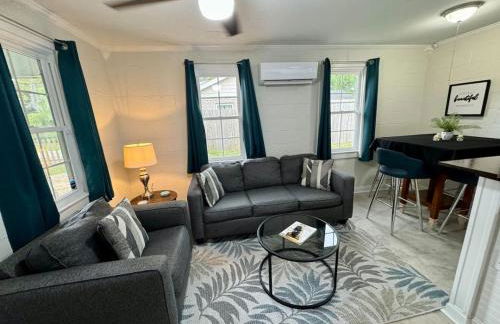 3 Min Walk to Starbucks. Pet Yes - Photo 33