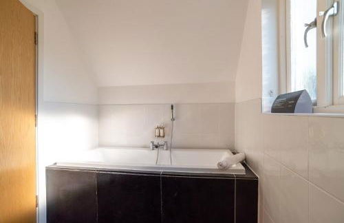 Trewhiddle Retreat V11 by Together Travel - Luxury 4-Bedroom Villa - Foto 27