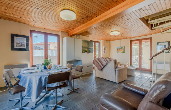 3 bedroom House in Saint-Cyprien with garden and terrace - Photo 4