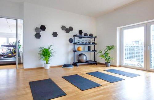 Homely! Skyview 2-Room Apartment, Airport, Fair, Rooftop, Gym! - Foto 14