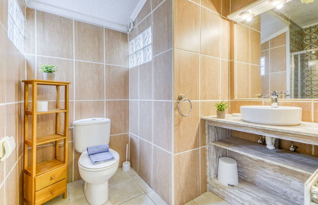 4 bedroom House in Castelló d'Empúries with private pool and garden - Photo 13