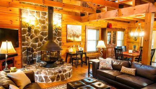 Charming Log Cabin Rental for a Group Getaway in Shenandoah, Virginia - Photo 5