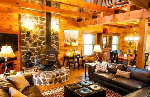Charming Log Cabin Rental for a Group Getaway in Shenandoah, Virginia - Photo 5