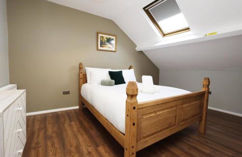 Modern Comfort 4 Bedrooms and Great Location - Foto 49