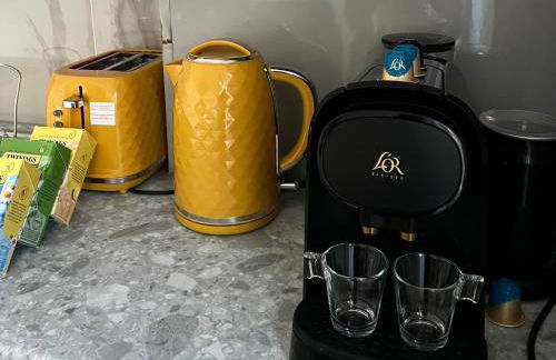 Ealing ,South Ealing, ,Richmond park ,Heathrow airport,Gunnesbury park,London - Foto 7