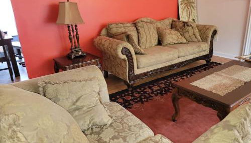 Great 4BR Home Near Emerald Pointe & Downtown - Photo 2