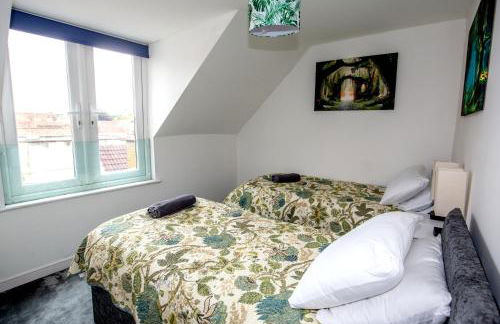 Marketplace Glastonbury - Photo 42