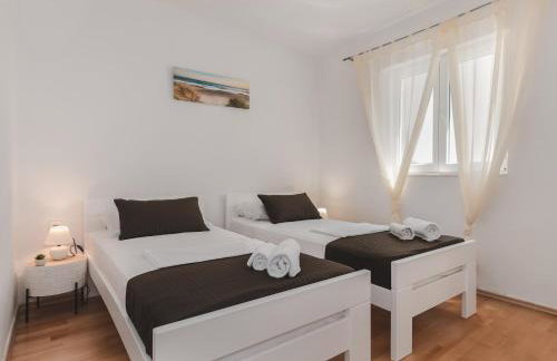 Apartments by the sea Molat - 18433 - Photo 7